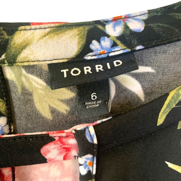 Torrid Floral Print Black Keyhole High Neck Sleeveless Lace Inset Shirt Size 6X - Picture 6 of 12